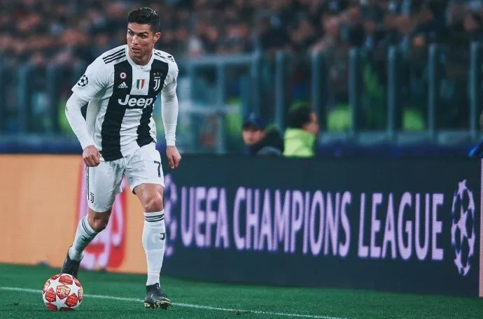 边线发球到 边线发球到