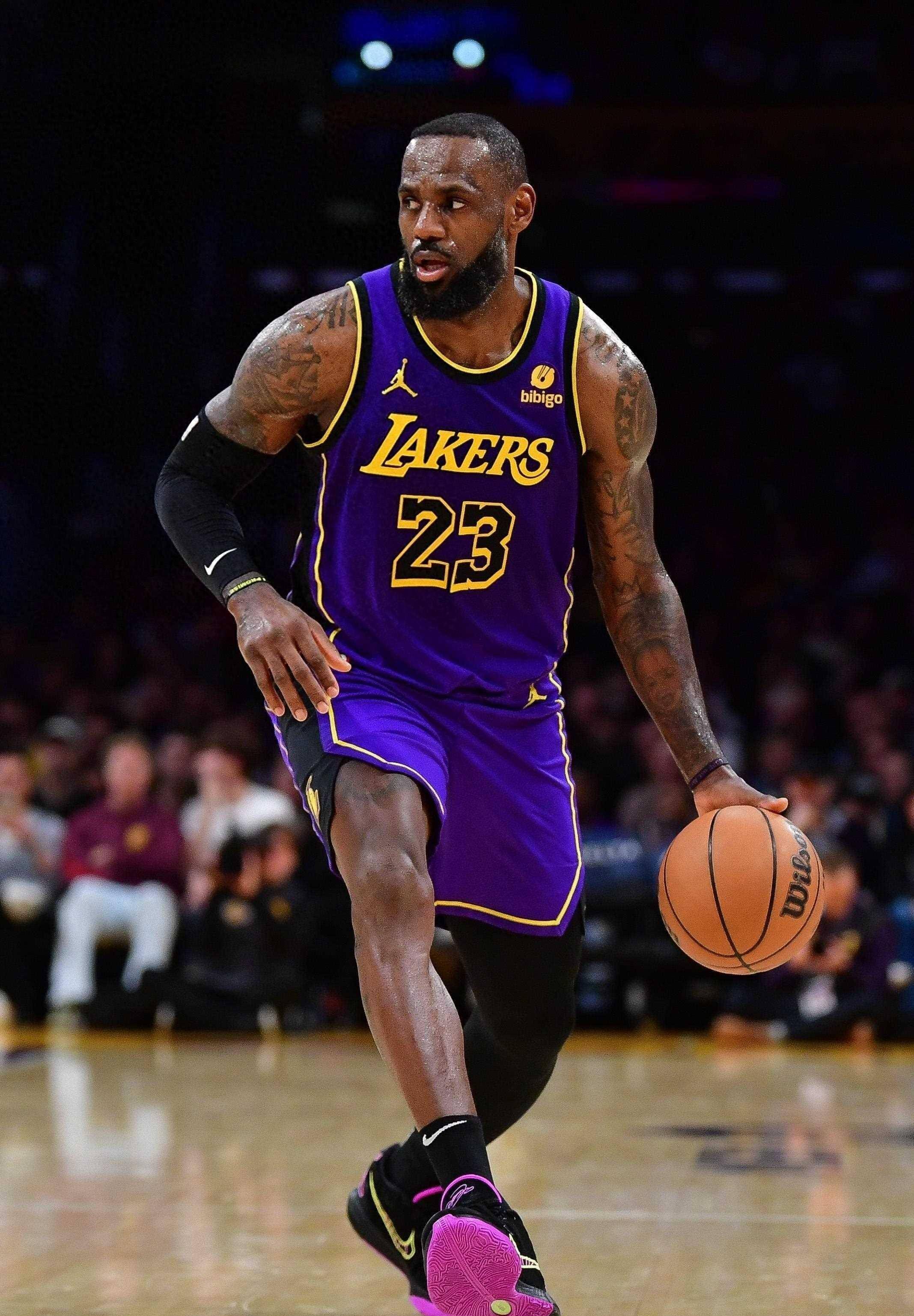 一脚出球的 一脚出球的